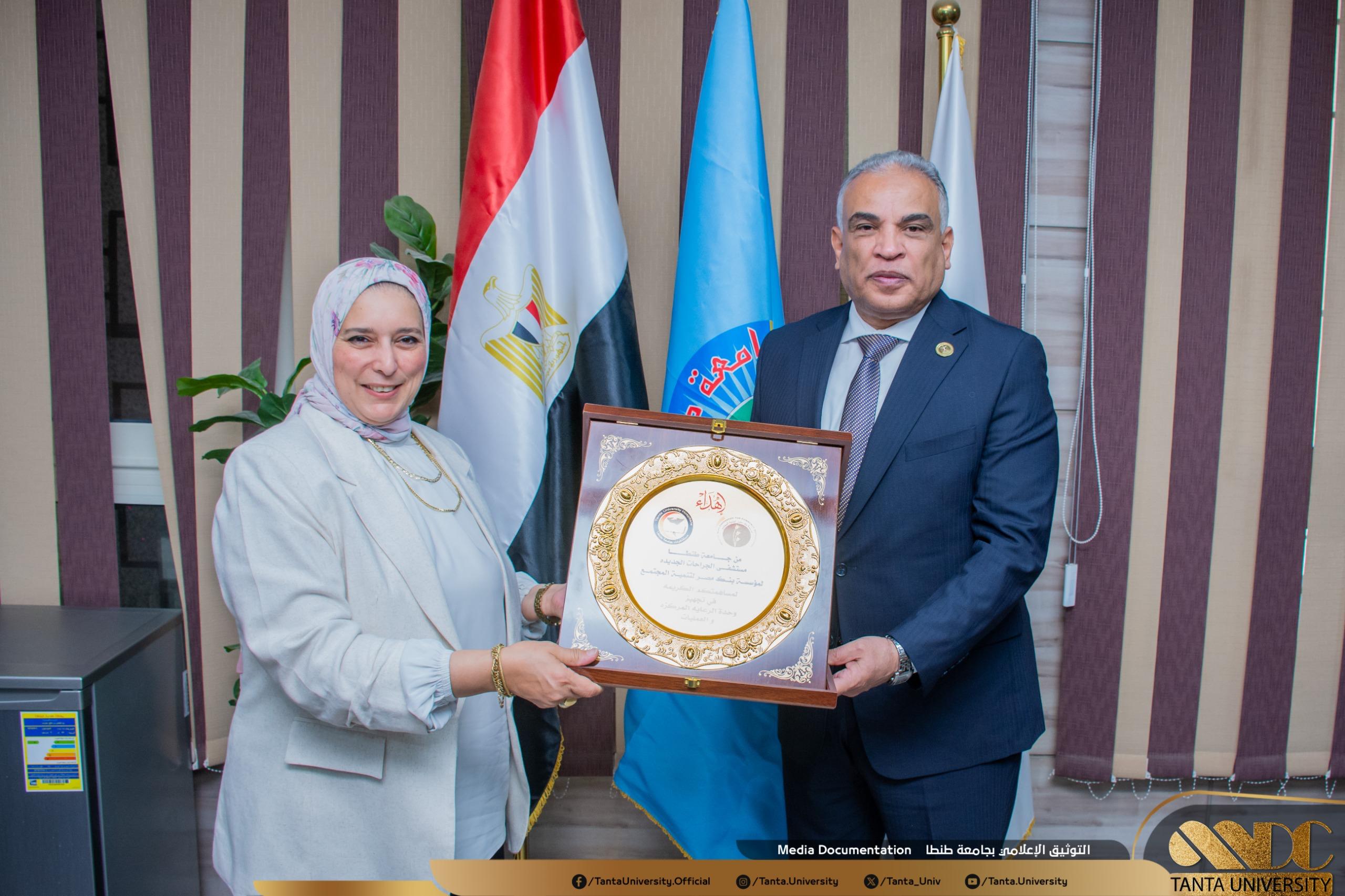 في اطار الشراكات المجتمعية للمستشفيات الجامعية:    رئيس جامعة طنطا يلتقي بوفد مؤسسة بنك مصر ويتفقد وحدة عناية الأطفال المهداة من المؤسسة بالجراحات الجديدة