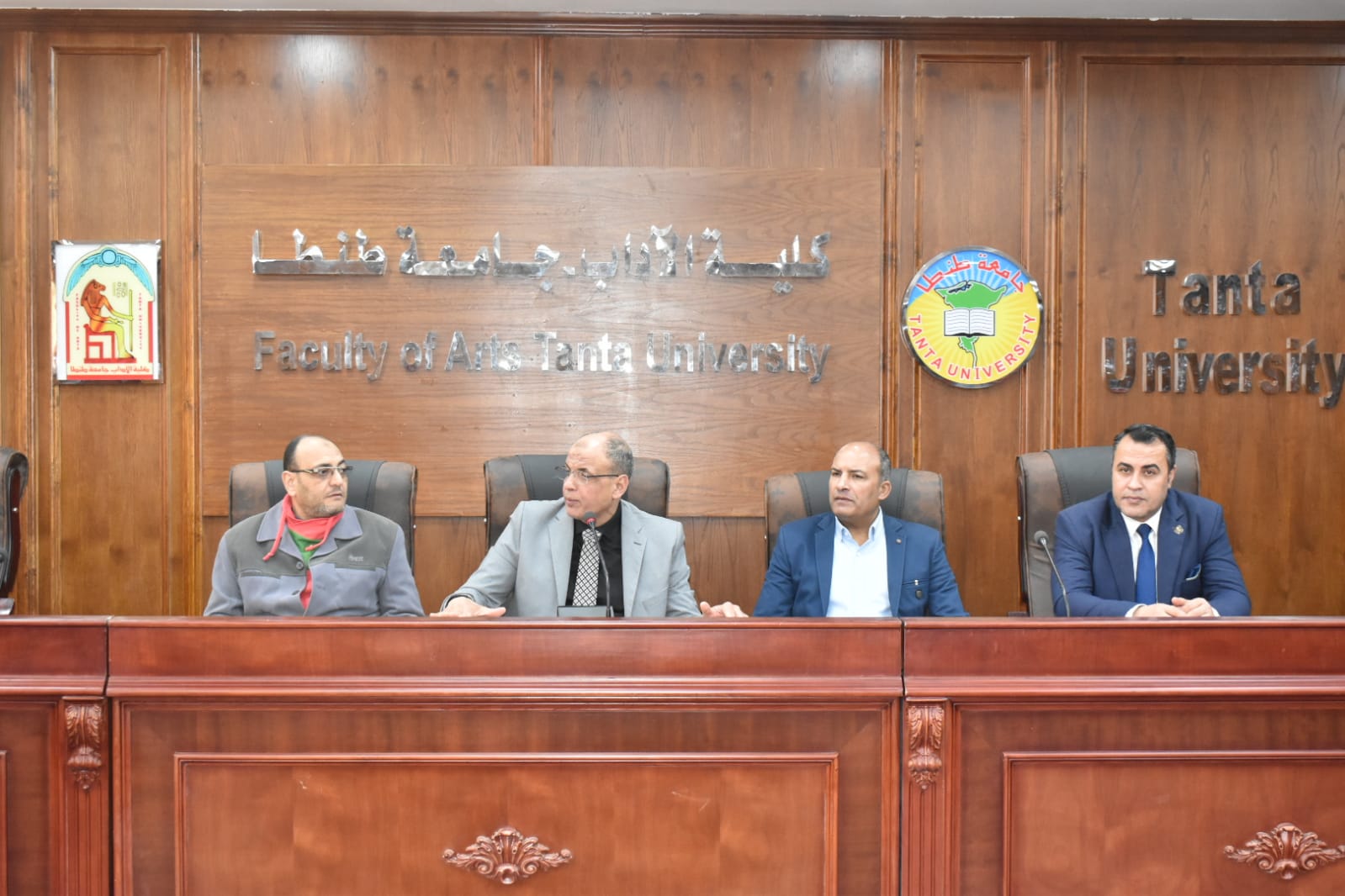 عميد آداب طنطا يتابع خدمات مركز ذوي الإعاقة ويؤكد دعم الطلاب المكفوفين بالتدريب والتطوير التكنولوجي