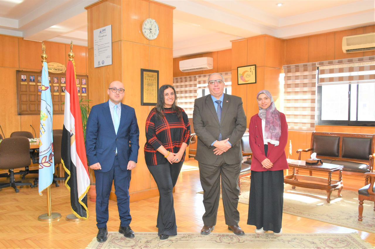 لتعزيز فرص العمل والتدريب: عميد تجارة طنطا يستقبل وفد 