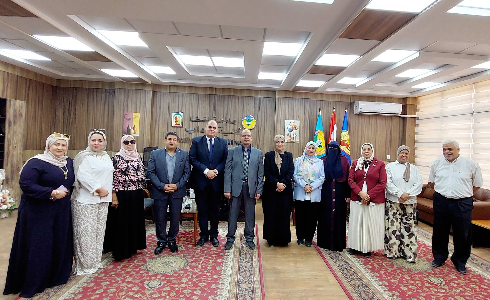 كلية الآداب بجامعة طنطا تستقبل وفد مركز ضمان الجودة تمهيدًا للاعتماد البرامجي