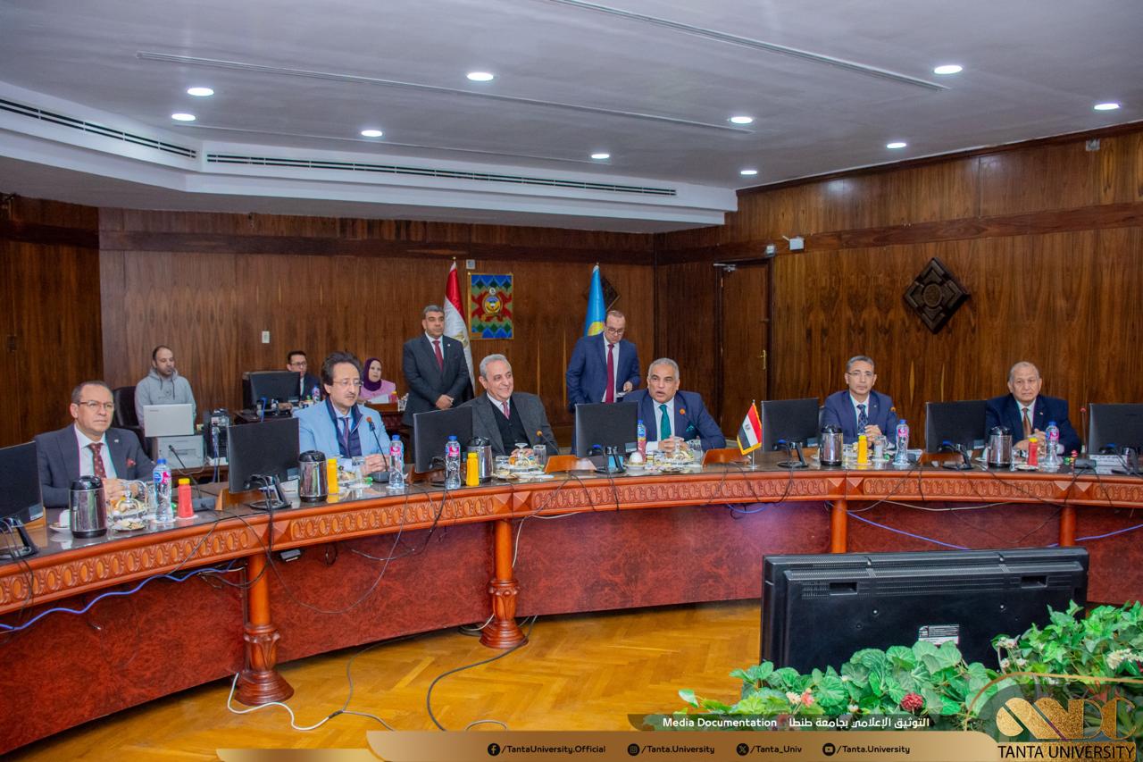خلال الانعقاد الدوري لمجلس جامعة طنطا برئاسة الدكتور محمد حسين وحضور اللواء أشرف الجندي محافظ الغربية: