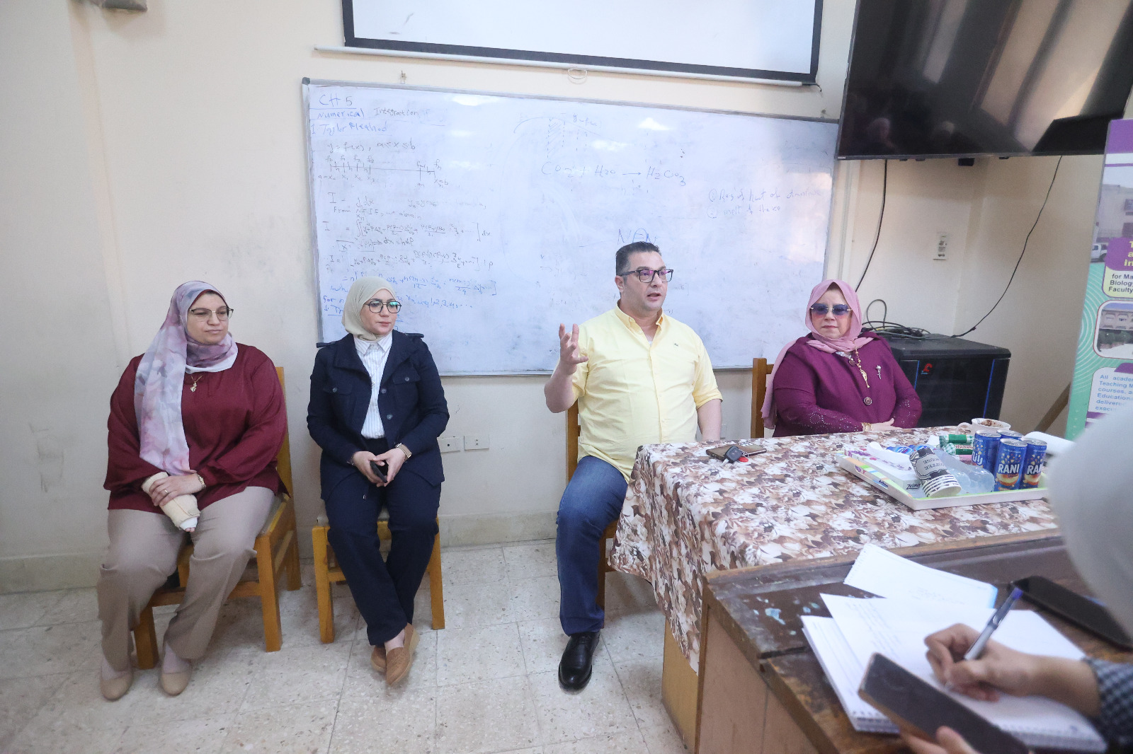 ملتقى توظيفي مصغر لطلاب الفرقة الرابعة ببرنامج تدريس العلوم والرياضيات باللغة الإنجليزية