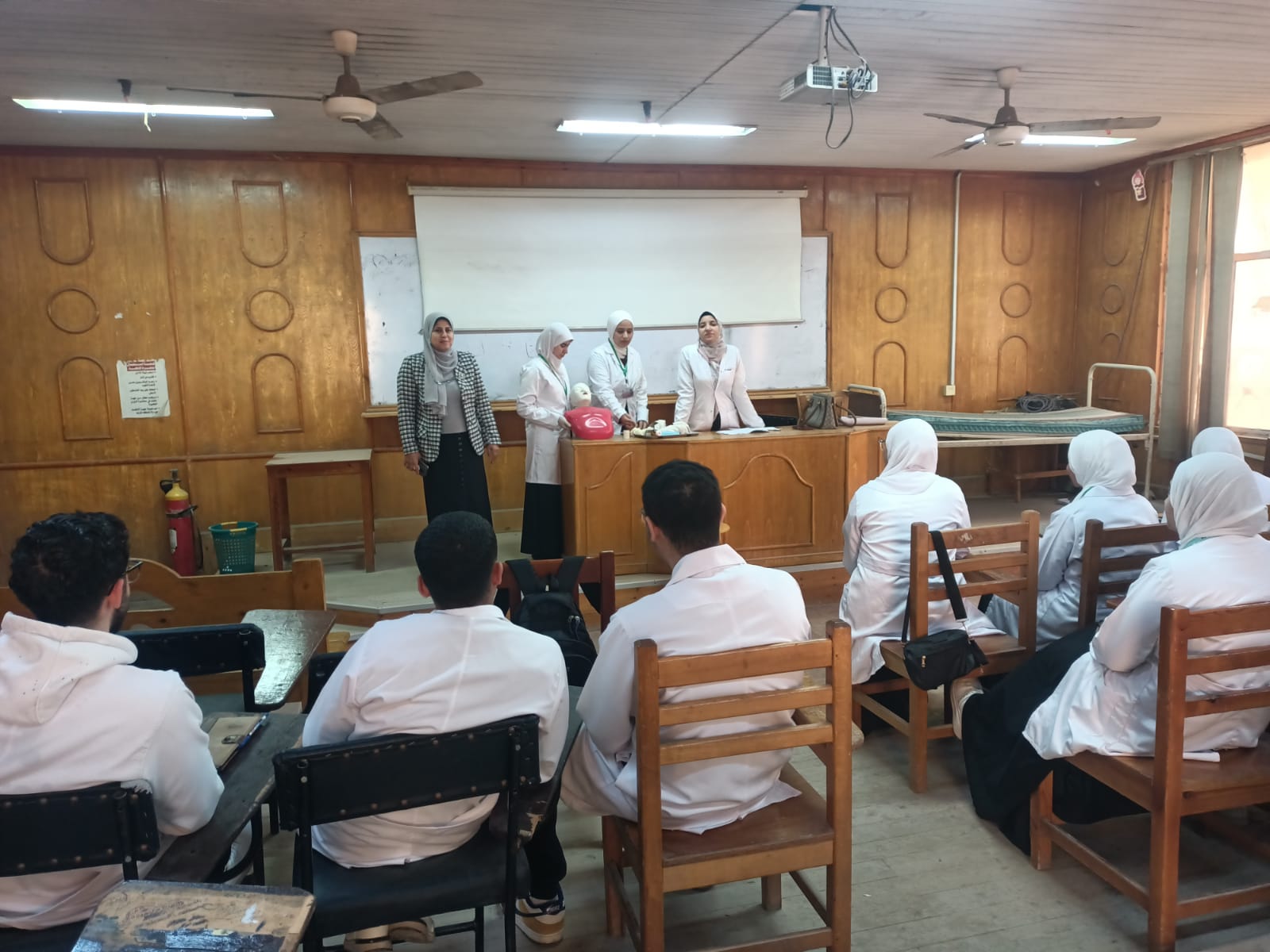 عميد تمريض طنطا تتفقد سير العملية التعليمية بالكلية للفصل الدراسي الثاني للعام الجامعي 2025/2026 م