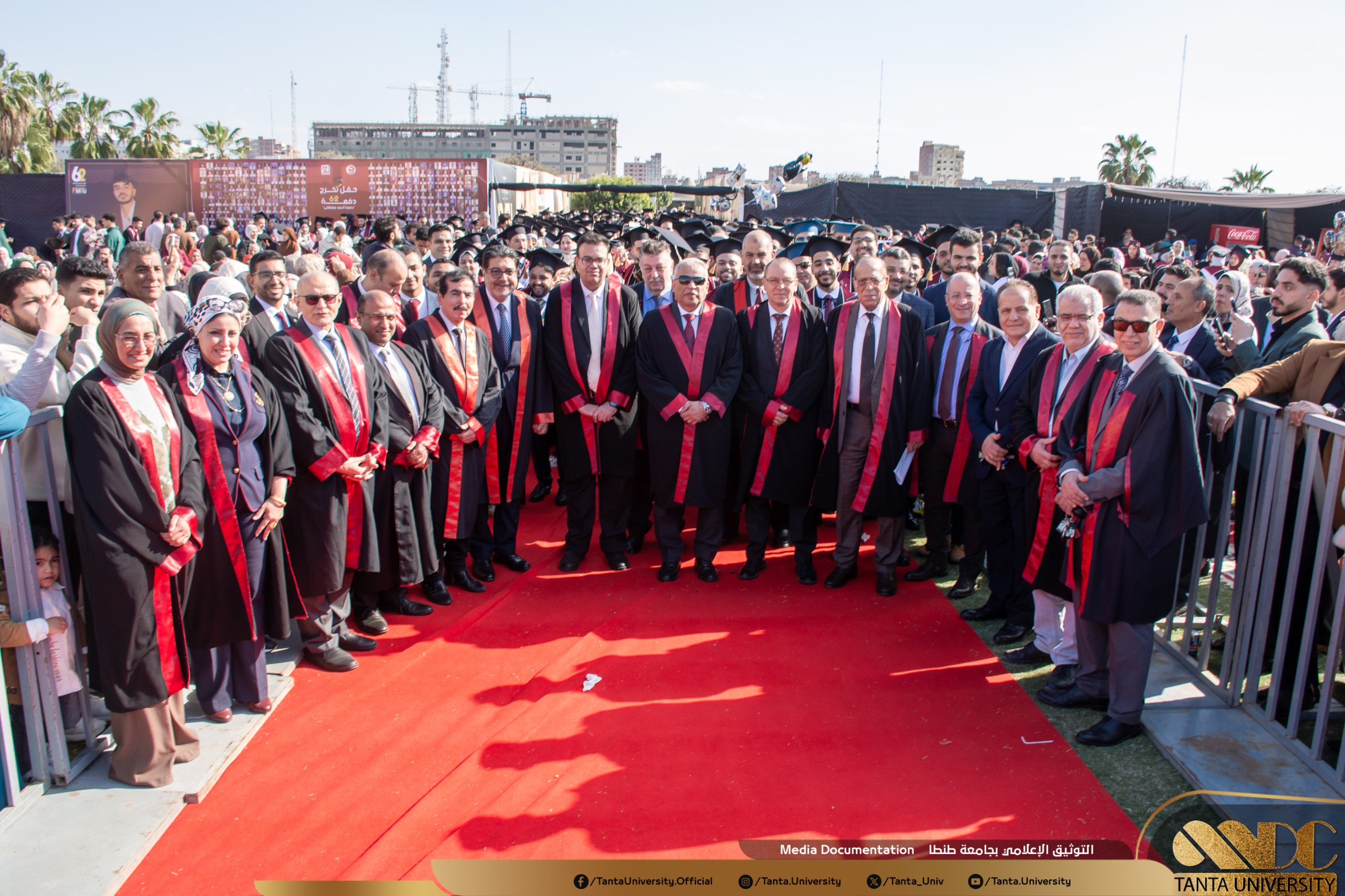 رئيس جامعة طنطا يشهد حفل تخريج دفعتين بكلية الطب