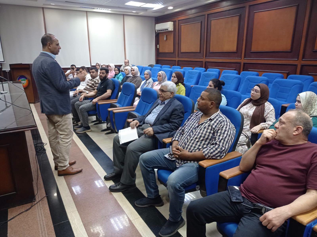 علوم طنطا تنظم ورشة عمل حول تقنيات إطفاء الحريق والأمان المعملي بمعامل قسم الكيمياء