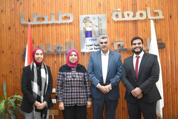 فوز الطالب أحمد جودة والطالبة رهف النجار بلقب الطالب والطالبة المثالية على مستوى الكلية للعام الجامعي 2025/2026