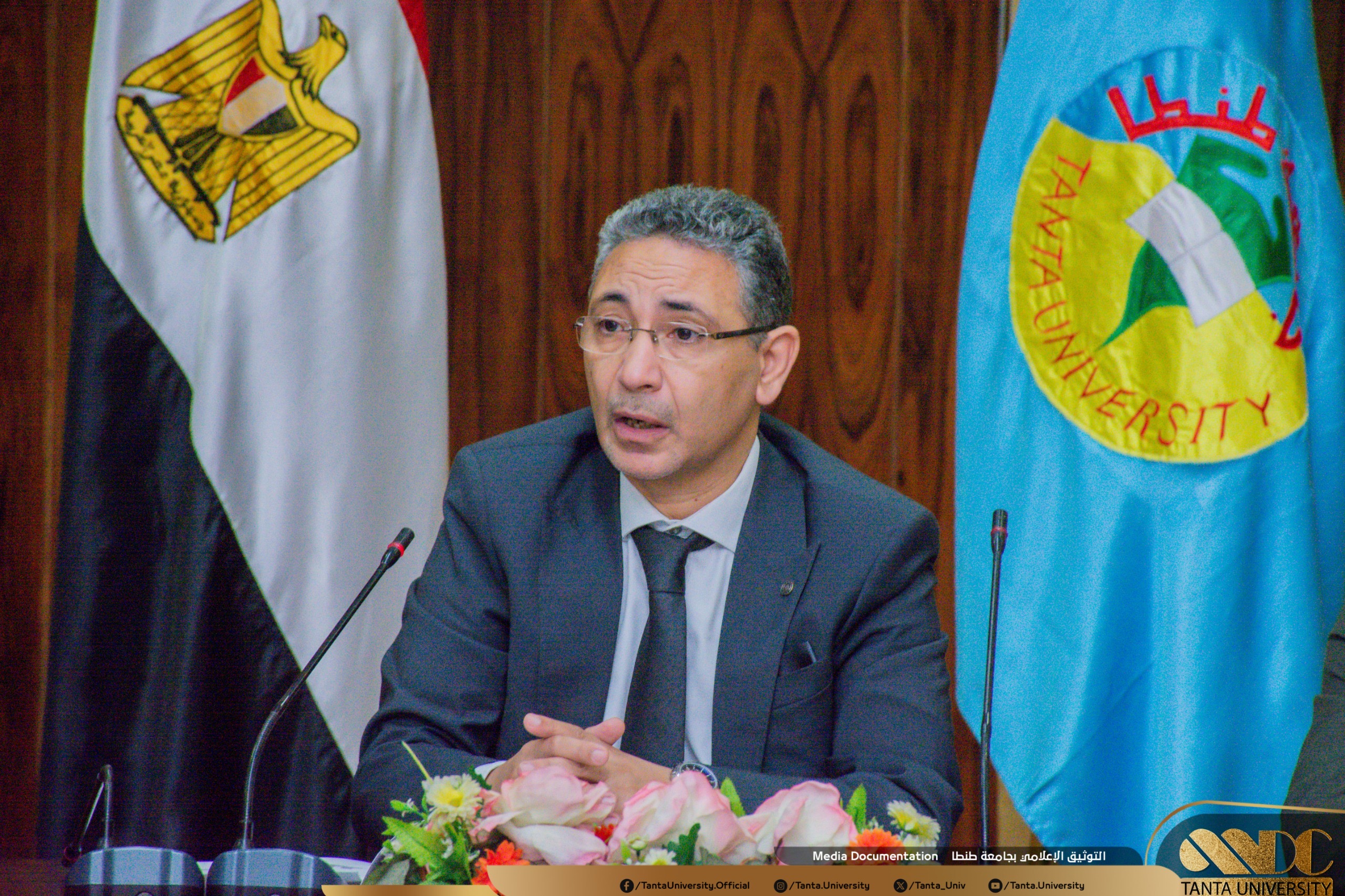 السيد الأستاذ الدكتور / حاتم أمين يترأس الاجتماع الشهري لمجلس الدراسات العليا والبحوث بجامعة طنطا 