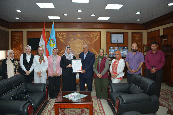 صيدلة طنطا تتسلم شهادة ISO 9001:2015 لمركز معلومات الدواء والسموم