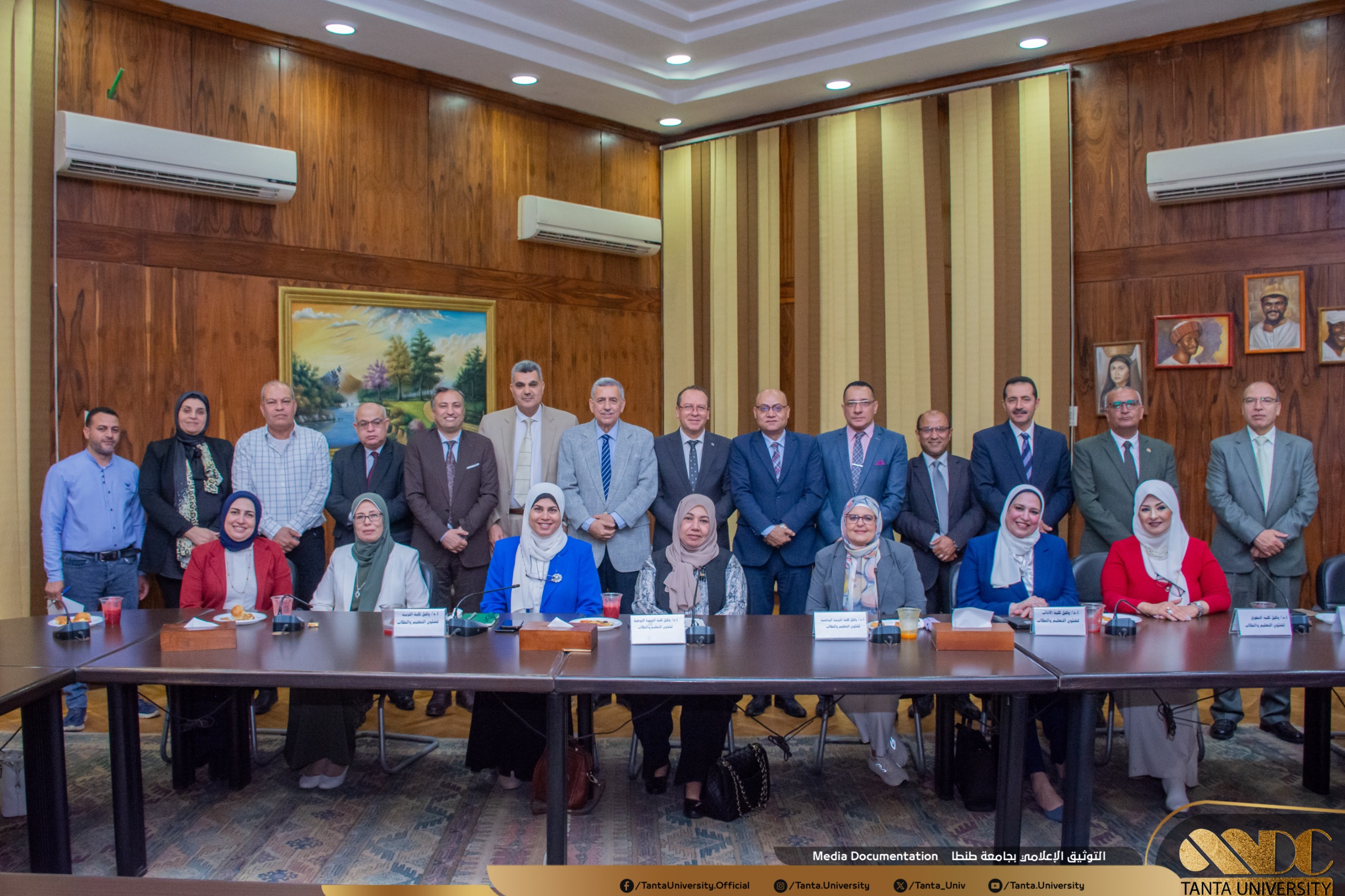 نائب رئيس جامعة طنطا يترأس اجتماع قطاع التعليم والطلاب لمناقشة استعدادات الامتحانات وقواعد القبول الجديد