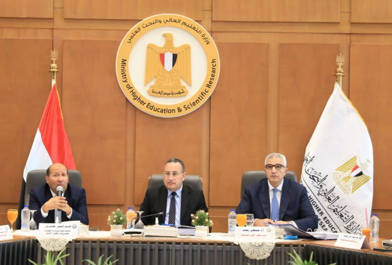 الدكتور محمد حسين يشارك في الاجتماع الدوري للمجلس الأعلى للجامعات