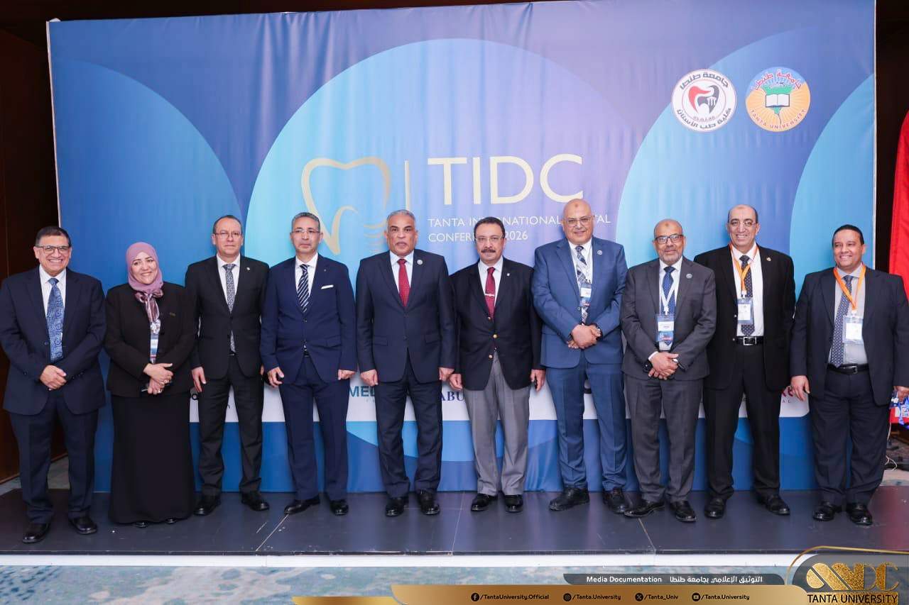 رئيس جامعة طنطا يلتقي ممثلي ١٧ شركة صناعية لتعزيز الشراكة بين البحث العلمي وسوق العمل في طب الأسنان