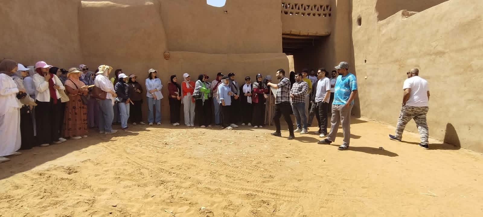 آداب طنطا تواصل تدريب طلاب الآثار ميدانيًا بجولة علمية في واحات مصر