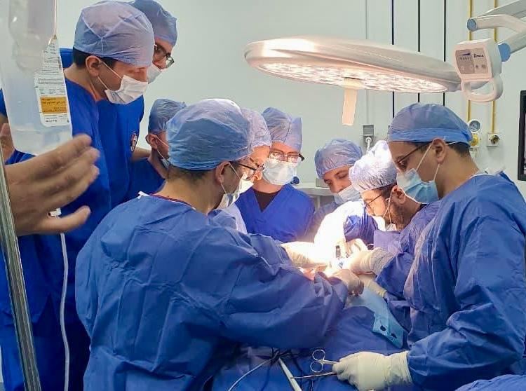 فريق طبي متكامل بالجراحات الجديدة بمستشفيات طنطا الجامعية ينجح في إنقاذ حياة فتاة ابتلعت دبوس استقر في الرقبة والغدة الدرقية 