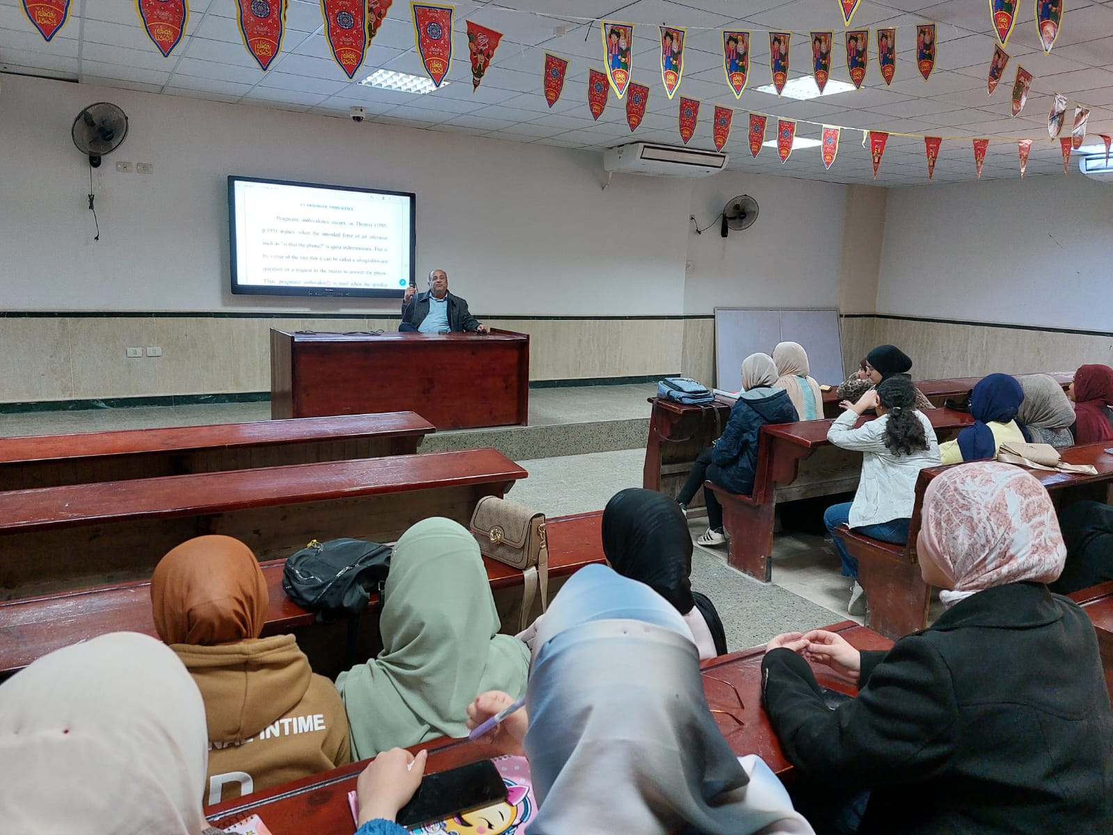 انتظام العملية التعليمية بآداب طنطا وجاهزية كاملة للمدرجات والقاعات الدراسية