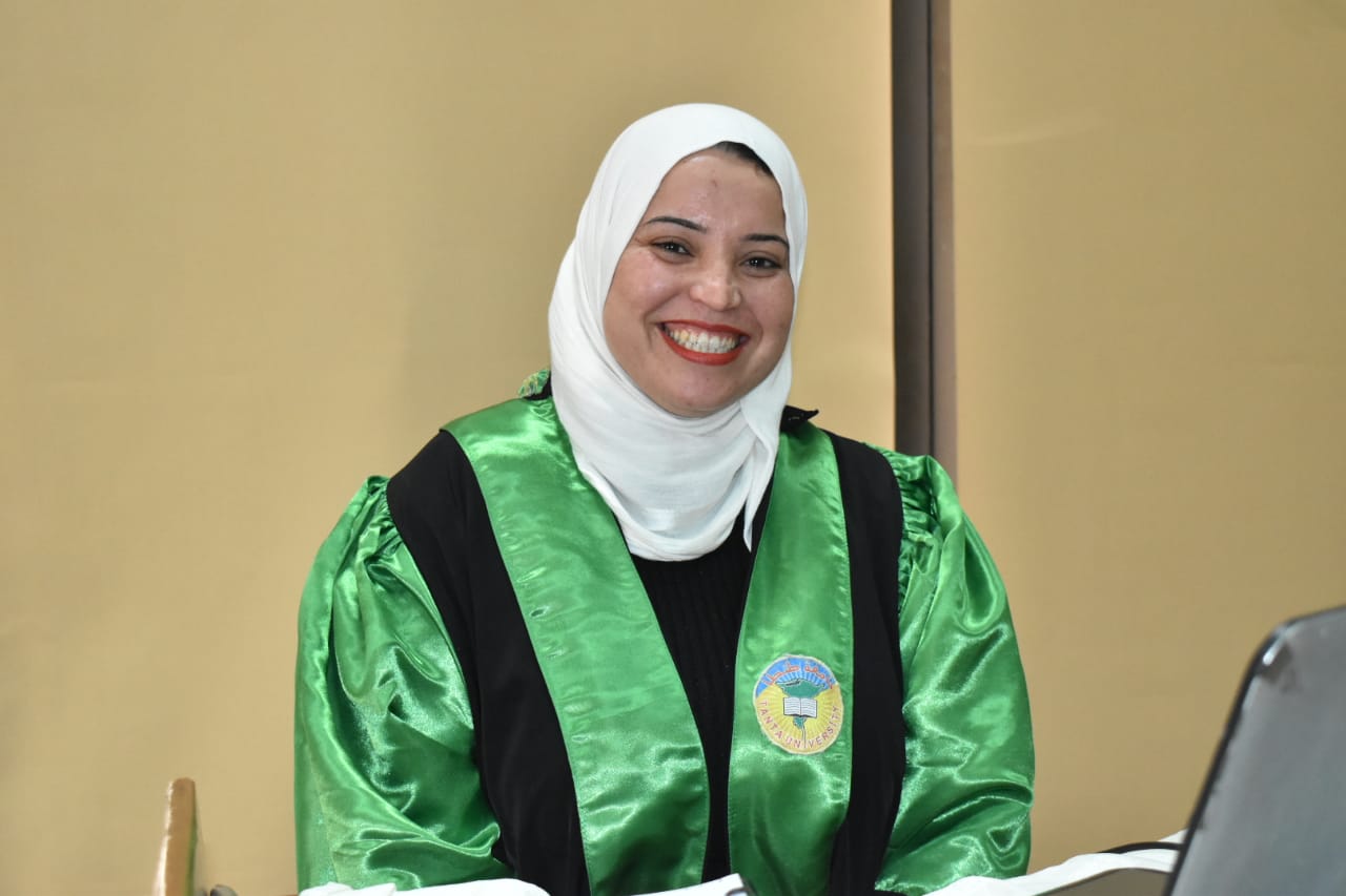 مناقشة رسالة الماجستير ست الحسن عبد العاطي فتوح عبد العاطي بقسم اللغة الفرنسية بآداب طنطا