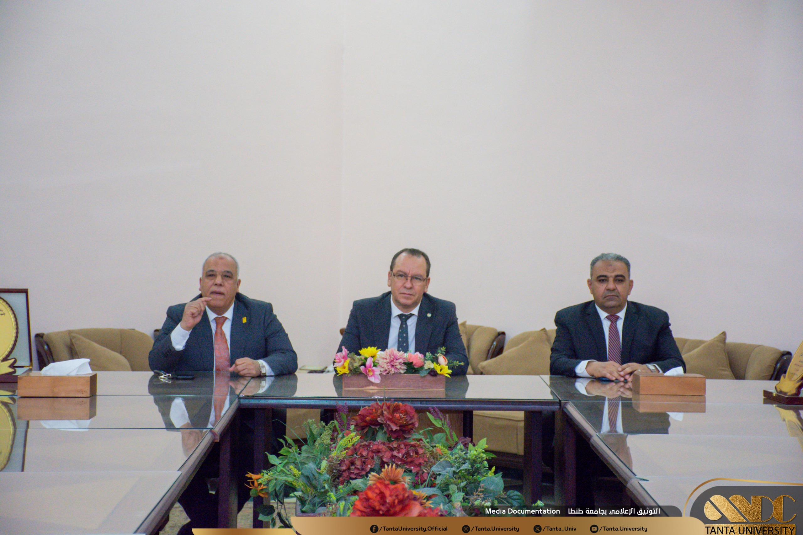 تحت رعاية الدكتور محمد حسين محمود رئيس الجامعة :   نائب رئيس الجامعة يكرم الطلاب المثاليين لعام 2026 