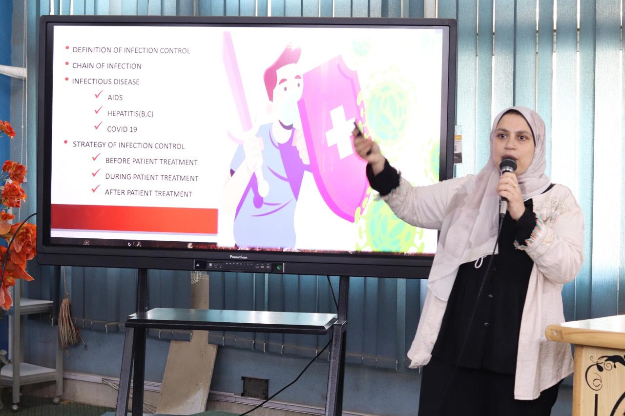 فعاليات الدورة التأهيلية الإلزامية لدخول العيادات لطلاب الفرقة الثالثة في أساليب التحكم فى العدوى وكيفية التعامل مع وحدات الأسنان  بتاريخ 10 اكتوبر 2026