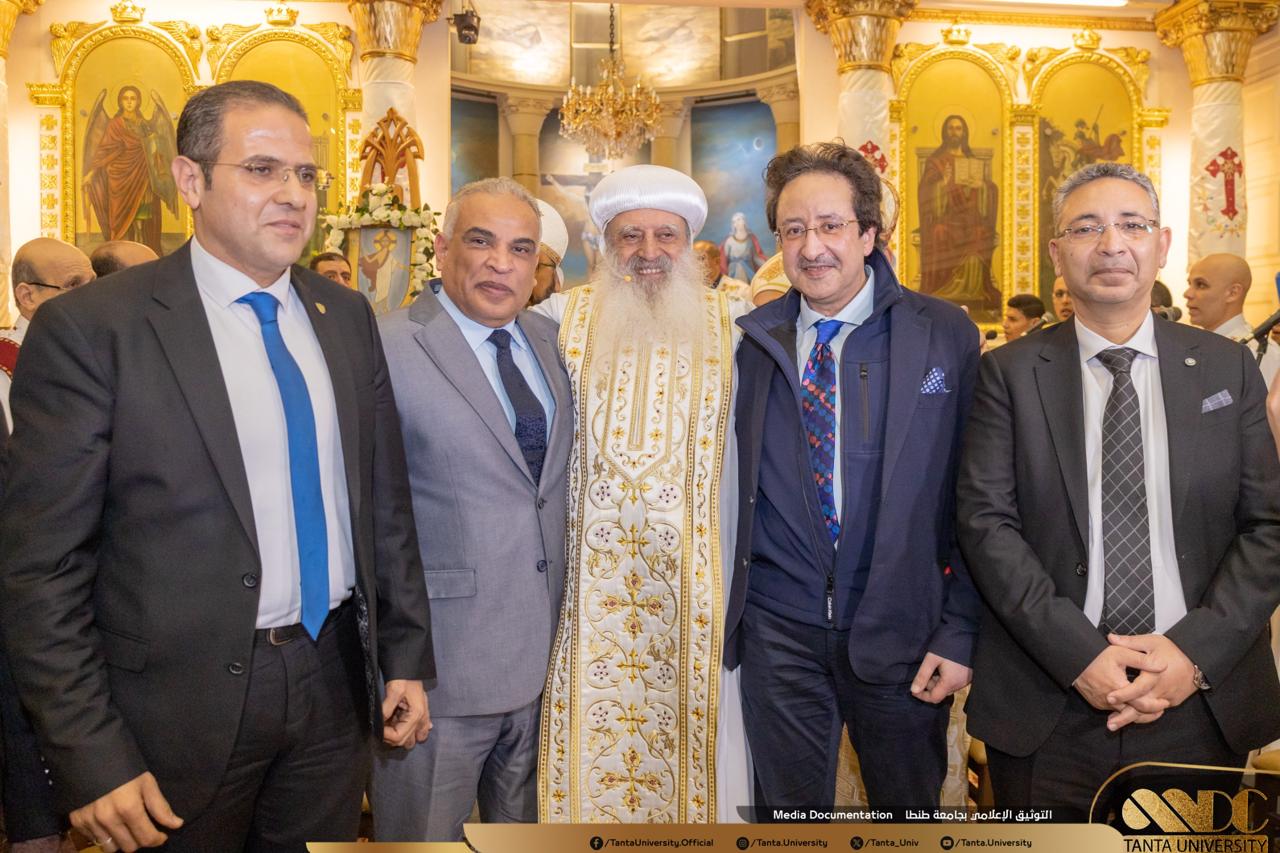 رئيس جامعة طنطا يشهد قداس عيد القيامة المجيد بكنيسة مارجرجس بطنطا 