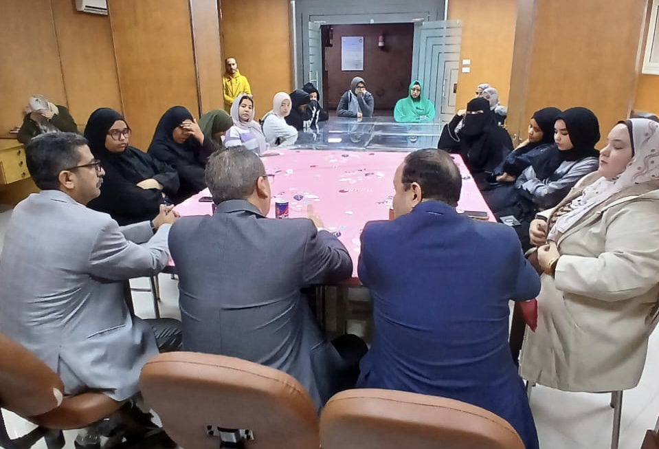 نائب رئيس جامعة طنطا يتابع جولاته الميدانية بتفقد مدينة 