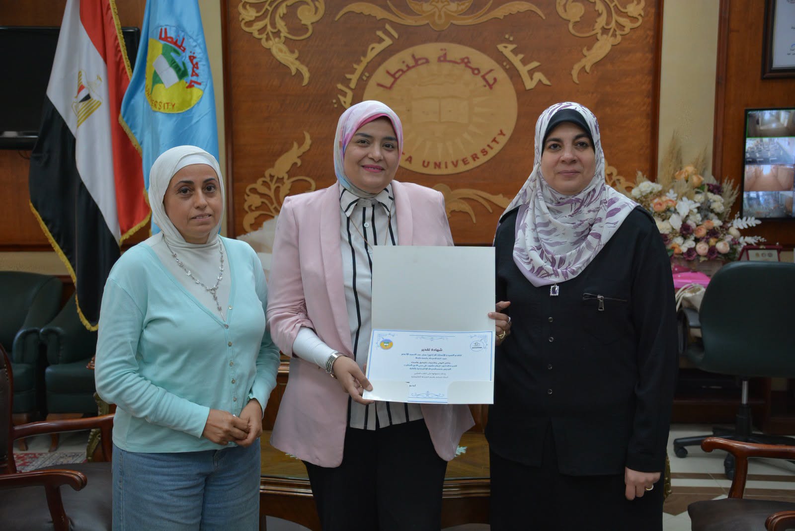منح السيدة الدكتورة/ إيمان مأمون على محي الدين الخطيب اللقب العلمي لوظيفة أستاذ مساعد بقسم الصيدلة الإكلينيكية بصيدلة طنطا