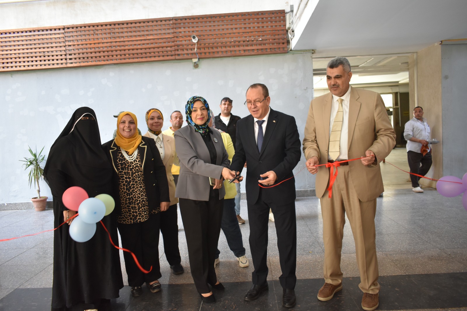 نائب رئيس جامعة طنطا يشهد معرض 