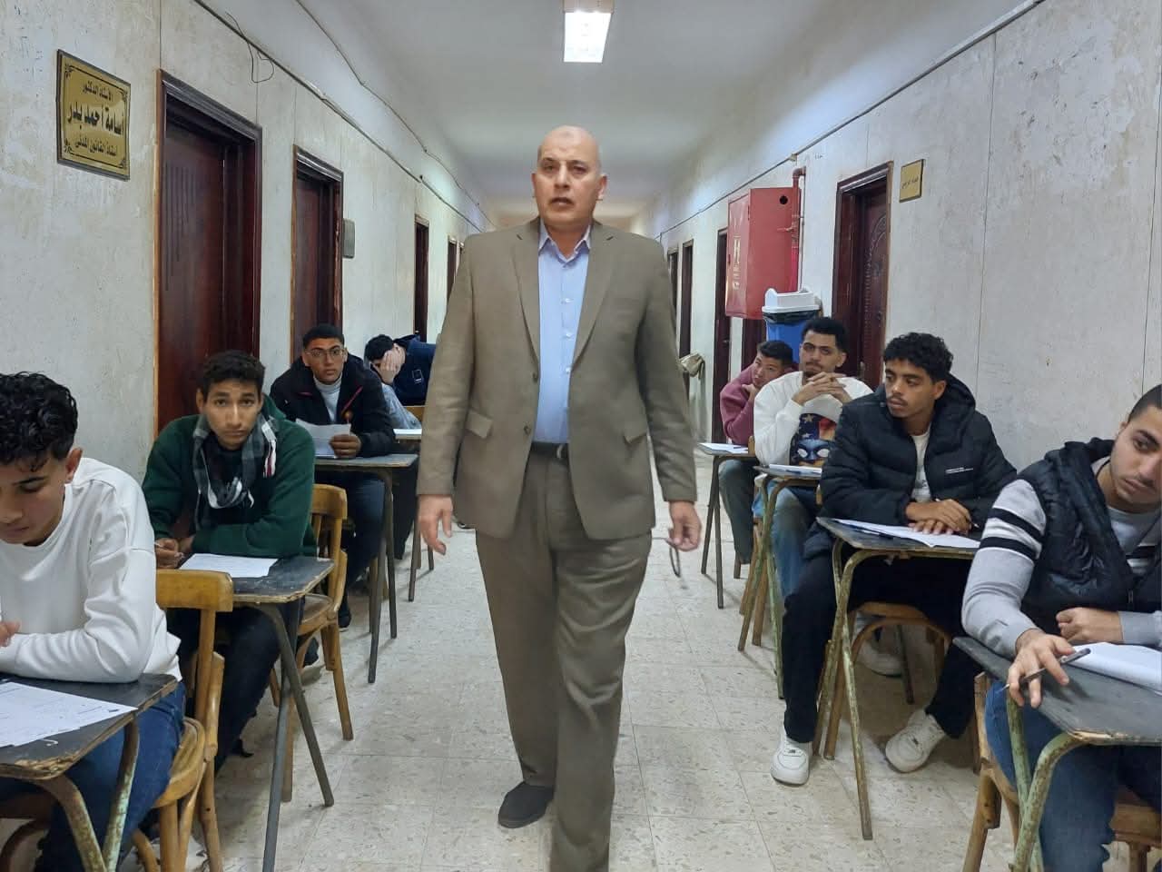 متابعة سير لجان الامتحانات للفصل الدراسي الأول ٢٠٢٥-٢٠٢٦  