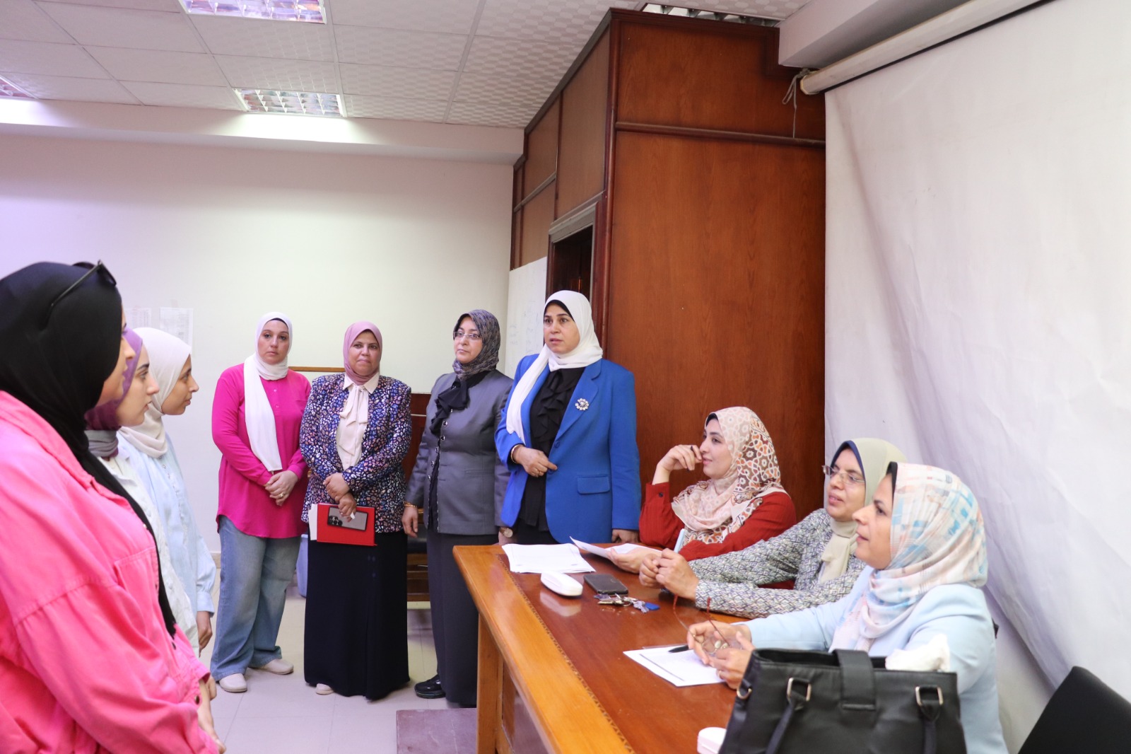 جولة تفقدية لمباشرة سير اختبارات القبول والمقابلة الشخصية للطلاب الجدد ببرنامج البكالوريوس فى علوم التمريض (التخصصي) بنظام الساعات المعتمدة