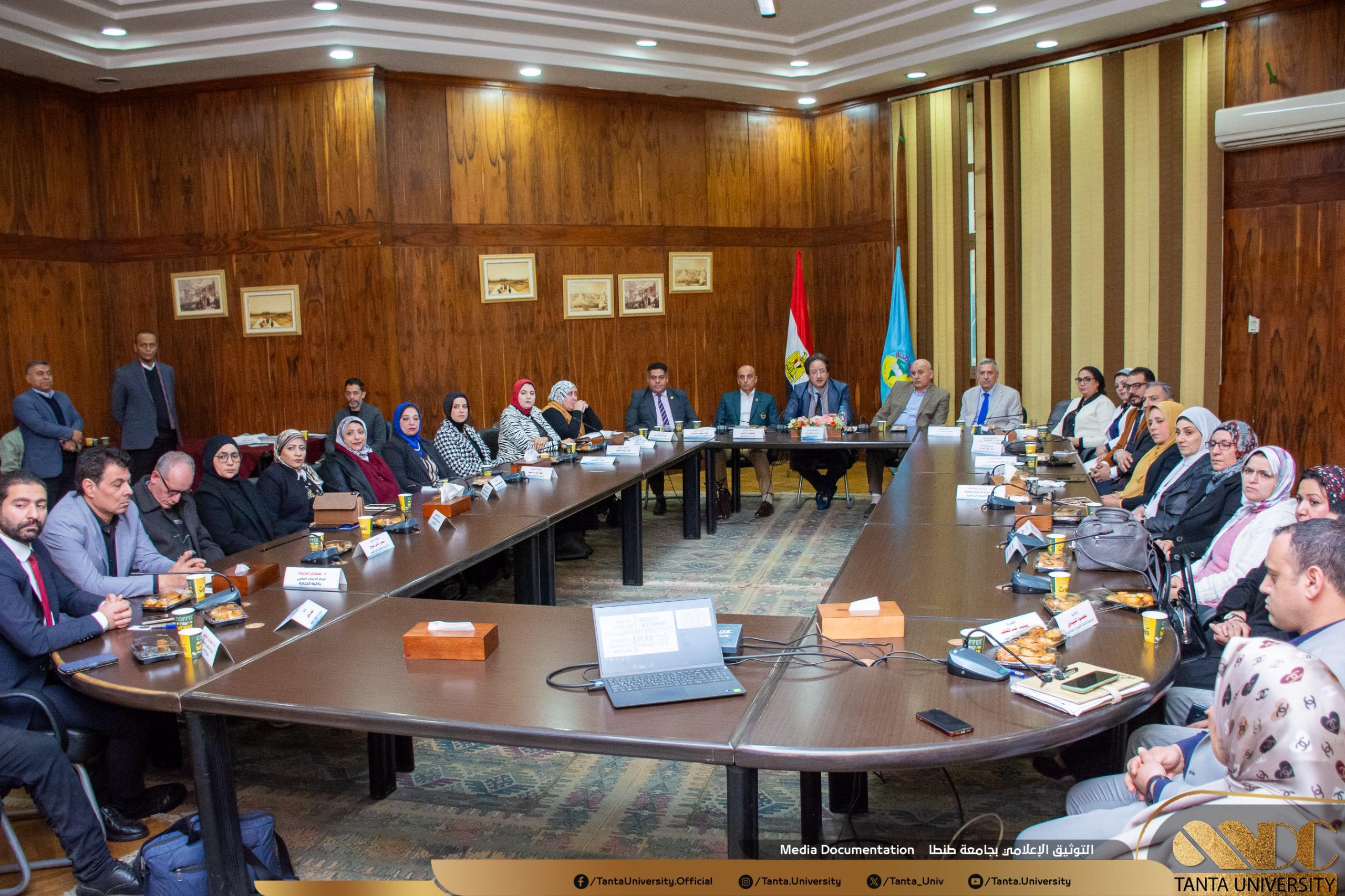  الدكتور محمود سليم يبحث الأداء المالي والتعاون المؤسسي في اجتماع موسع لمديري المراكز والوحدات