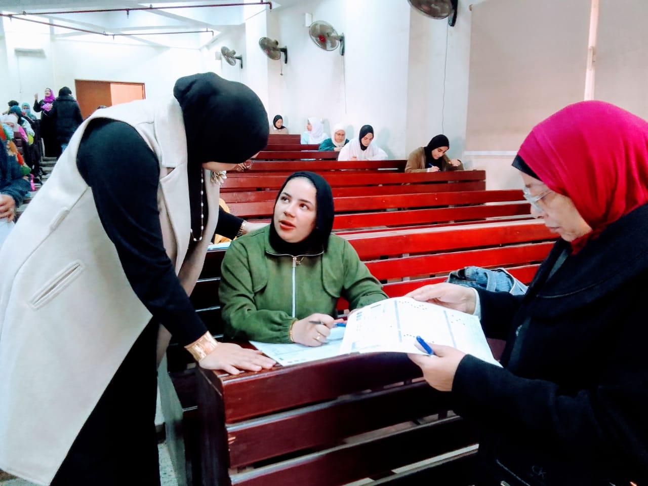 جولات تفقدية لعميد نوعية طنطا لمتابعة الامتحانات التطبيقية بالكلية 