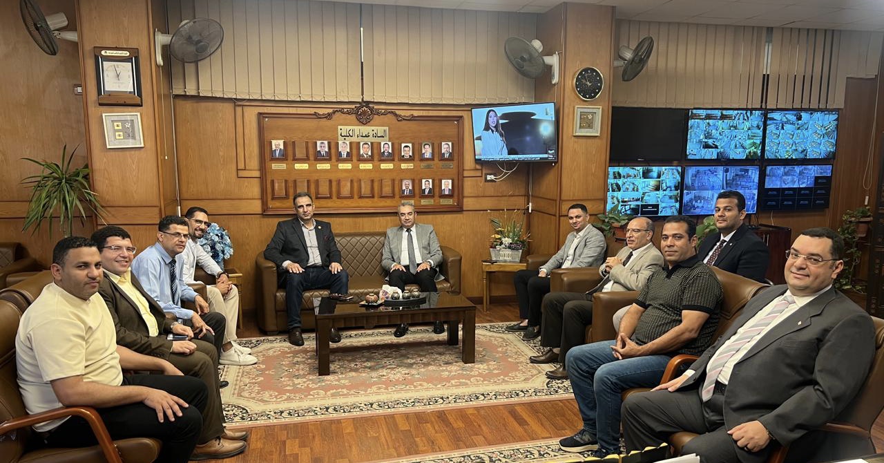 هندسة طنطا تستقبل وفداً رفيع المستوى من جامعة الوادي الجديد لبحث سبل التعاون الأكاديمي والاطلاع على مشروعات الاستدامة