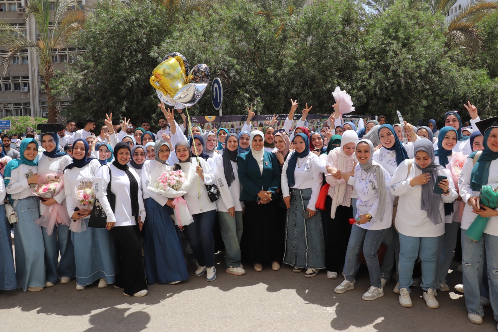 عميدة كلية التمريض تتابع تفقد امتحانات الفصل الدراسى الثانى بالكلية للعام الجامعي 2025/2026م