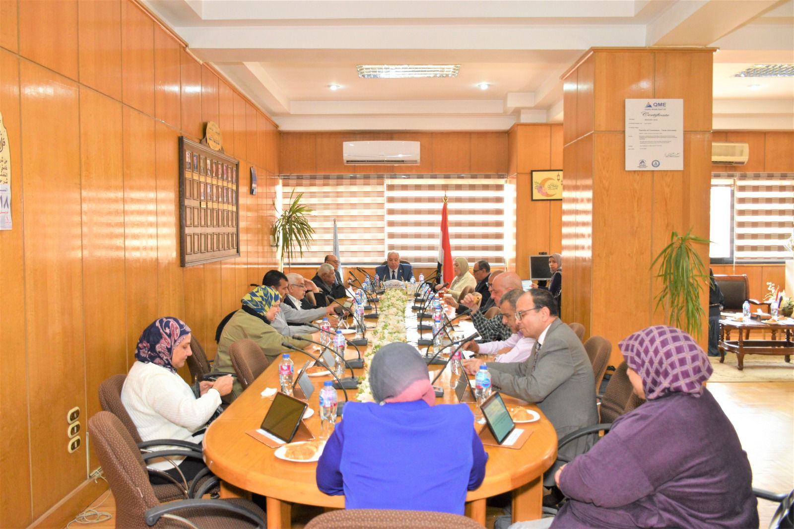 برئاسة عميد الكلية: انعقاد الاجتماع الشهري لمجلس كلية التجارة عن شهر ابريل ٢٠٢٦