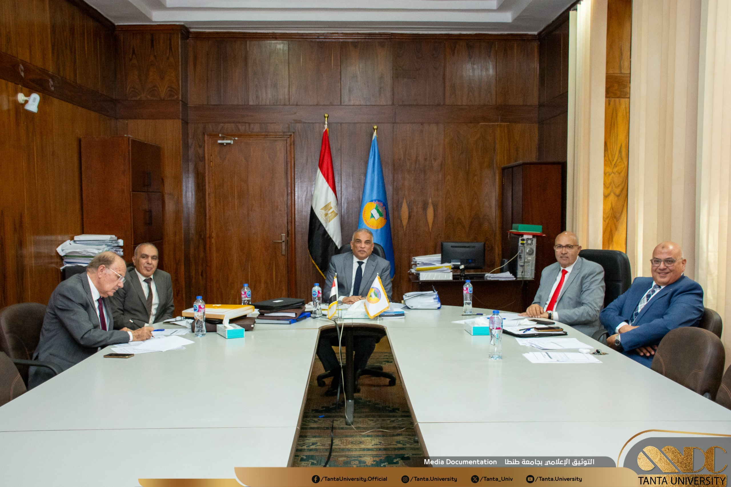 اجراء المقابلات الشخصية لمرشحي عمادة كلية طب الأسنان 2026