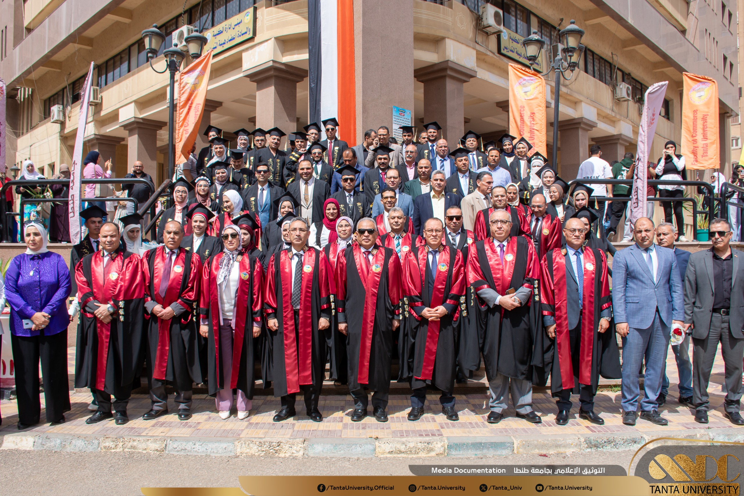 رئيس جامعة طنطا يشهد تخرج الدفعة 52 لطلاب البكالوريوس، والدفعة 44 من الدراسات العليا بكلية التجارة