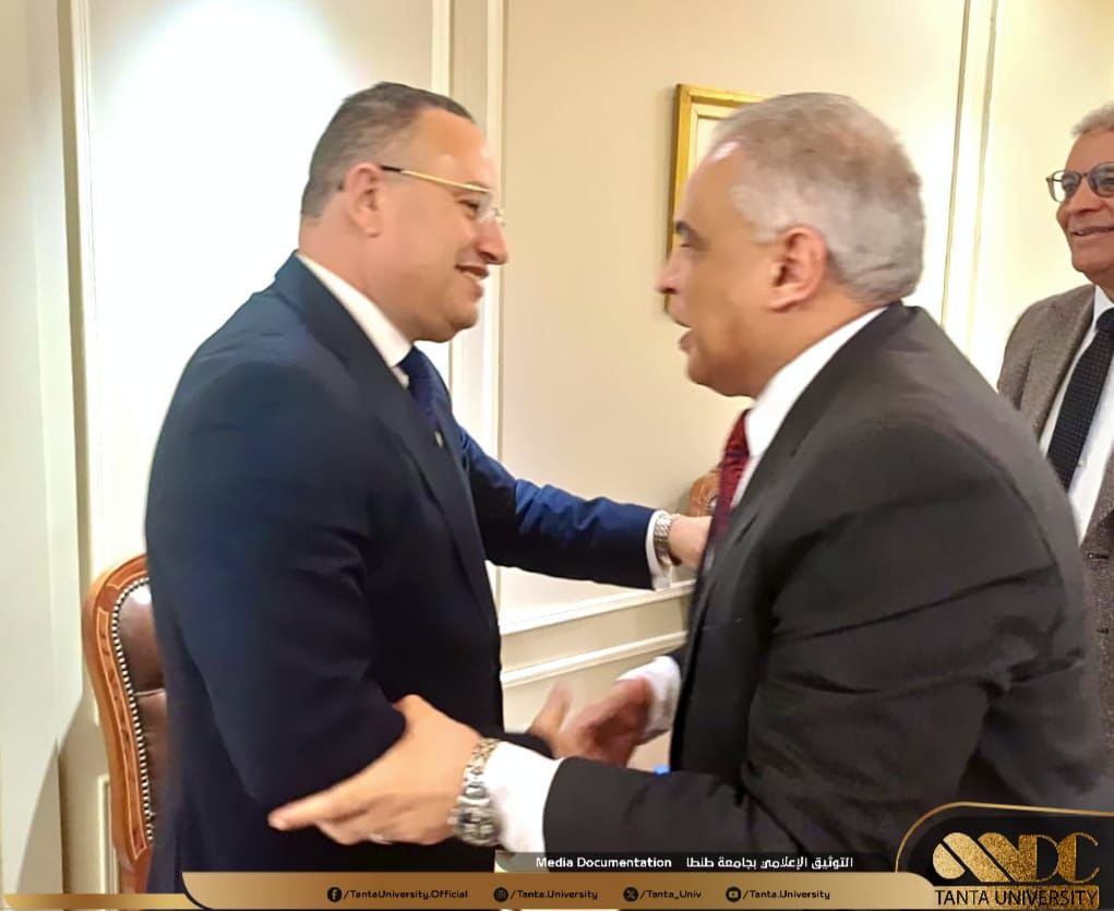 خلال زيارته بمقر الوزارة في العاصمة الإدارية: رئيس جامعة طنطا يهنئ الدكتور عبد العزيز قنصوة لتوليه حقيبة التعليم العالي