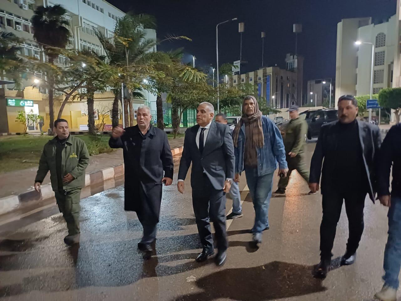 بجولة ليلية مفاجئة ... رئيس جامعة طنطا يتفقد المجمع الطبي ومجمع سبرباي للكليات لفرض الانضباط في ترشيد استهلاك الكهرباء