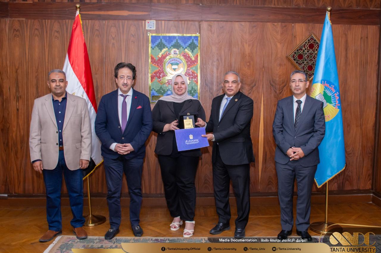 خلال الانعقاد الدوري لمجلس جامعة طنطا:  الدكتور محمد حسين يكرم الطلاب الفائزين في مسابقات الأنشطة الطلابية على المستوى القومي
