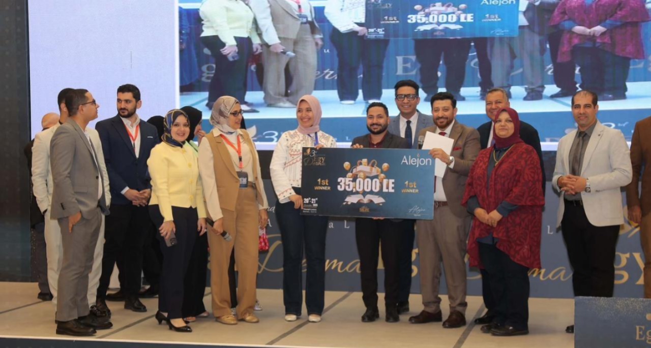 بعد فوز طبيبتين بالمركز الأول على مستوى الجامعات المصرية في مسابقة الحالات الإكلينيكية:    رئيس جامعة طنطا يهنئ الاطباء المتميزين بكلية الطب والمستشفيات الجامعية