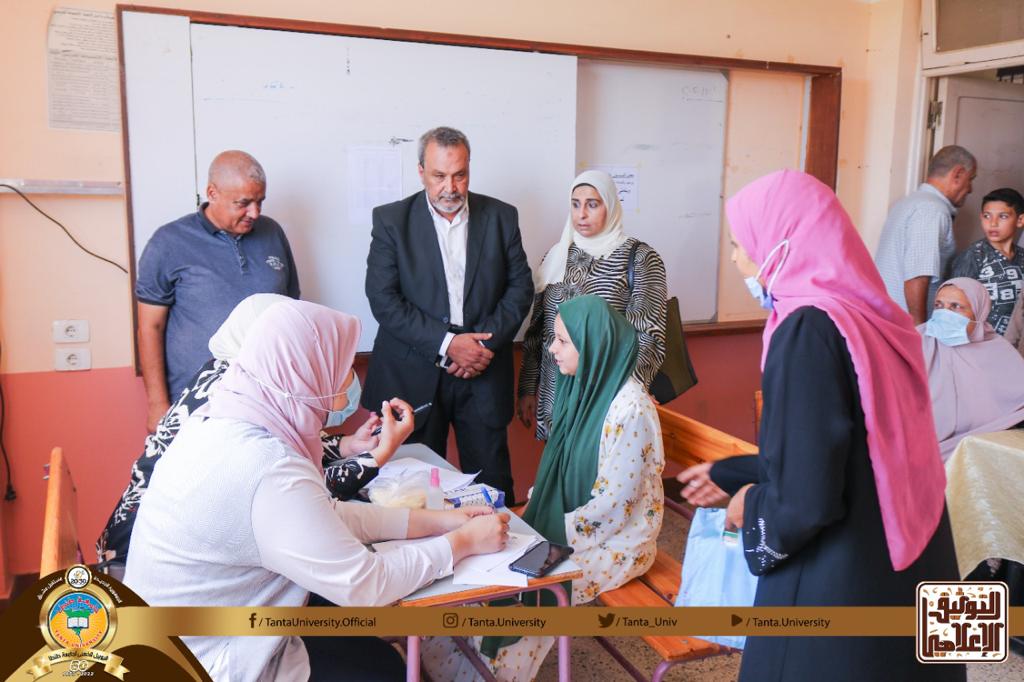 فحص وعلاج 1247 حالة وصرف الدواء بالمجان .. ومحو أمية 90 مواطنًا بقافلة جامعة طنطا الطبية بمركز السنطة 
